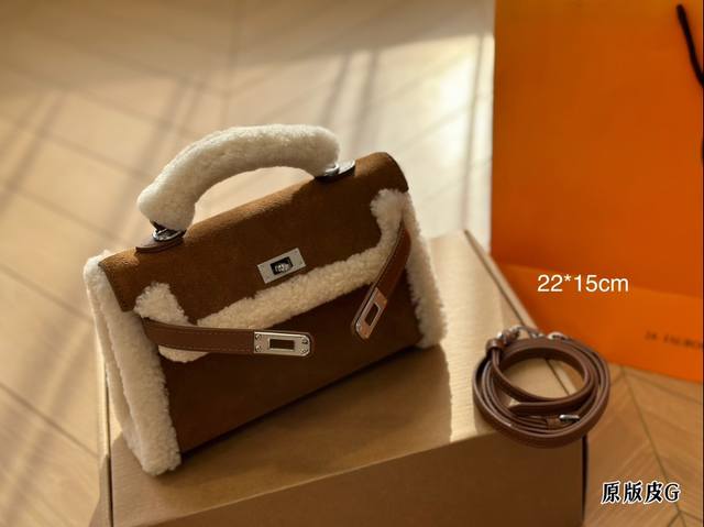 羊羔毛 尺寸22*15厘米 爱马仕 凯莉包 当之无愧的百搭之王 搭配任何风格完全没问题 经典 高级提升气质的最强装备