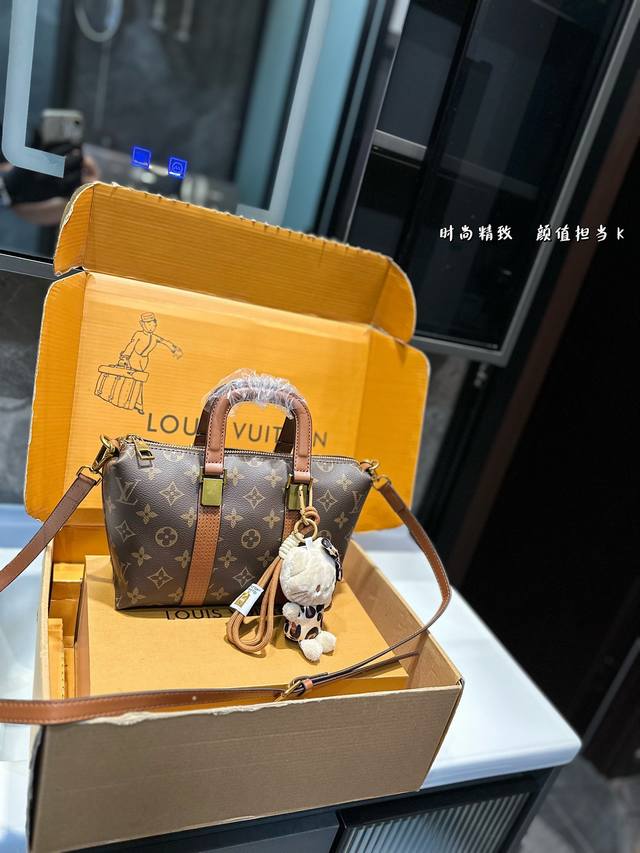 礼盒包装 Lv手提包 是熱腾腾新款 出門随手一拎就很好看 尺寸22 17