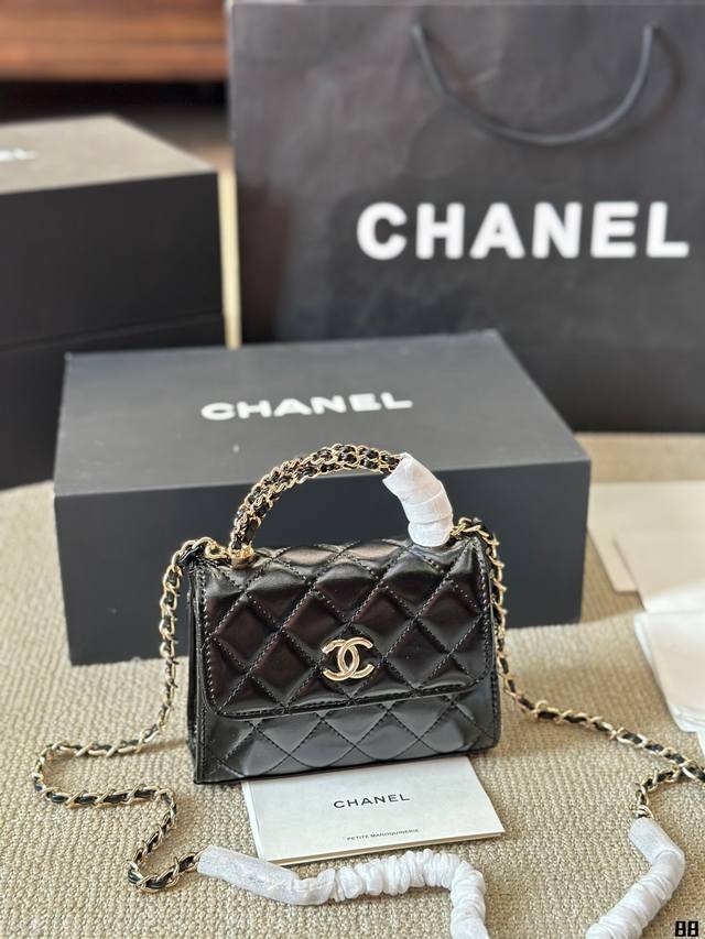 油蜡皮 Chanel 23P Kellymini小废包 这个季度带手柄的 Chanel 23P Mini Kelly小可爱荔枝包 真的是好好看呀 黑色荔枝纹特别
