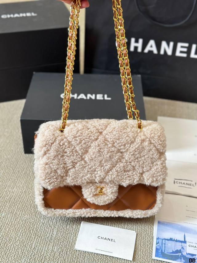 羊羔毛 Chanel Cf包 时装 休闲 不挑衣服 尺寸25 17Cm 羊羔毛 Chanel Cf包 时装 休闲 不挑衣服 尺寸25 17Cm