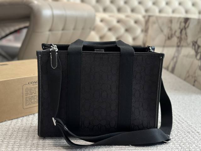 飞机 Size：35 27Cm Coach蔻驰经典logo购物袋tote包 大爆款 分分钟断货！ 搜索蔻驰coach 购物袋