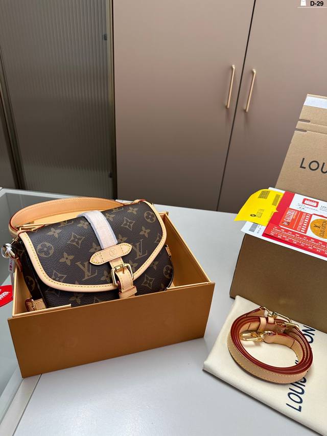 Lvsaumur Bb双子星马鞍包 越背越喜欢,越看越心动! D-29尺寸18.6.15折叠盒飞机盒 Lvsaumur Bb双子星马鞍包 越背越喜欢,越看越心动! D-29尺寸18.6.15折叠盒飞机盒