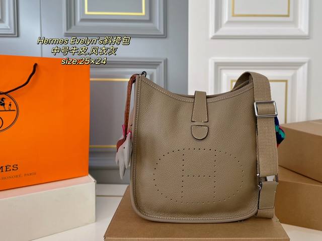 中号 牛皮 折叠盒飞机盒 Size：25×24中号 Hermes爱马仕evelyne斜挎包 整包简约为主，镂空h的设计 提高了辨识度，无论实用性 还是质感，都是