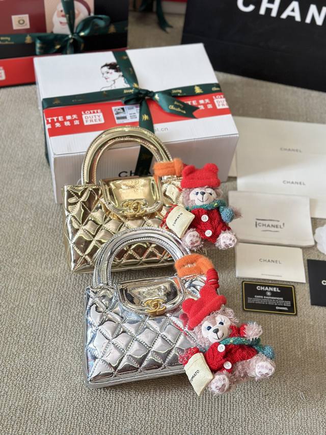 圣诞包装 Chanel24K新款｜本季度的“最眼包” Chanel 香奈儿 23K Kelly大号链条包 油蜡皮 也是很耐用哒，经典百搭耐看~ 尺寸20 14C