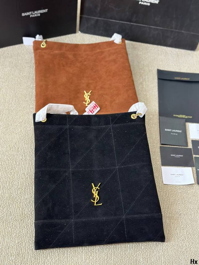 磨砂皮 Ysl 托特包 慵懒随性又好背 上身满满的惊喜 高级慵懒又随性 彻底心动的一只 Size：30 38Cm