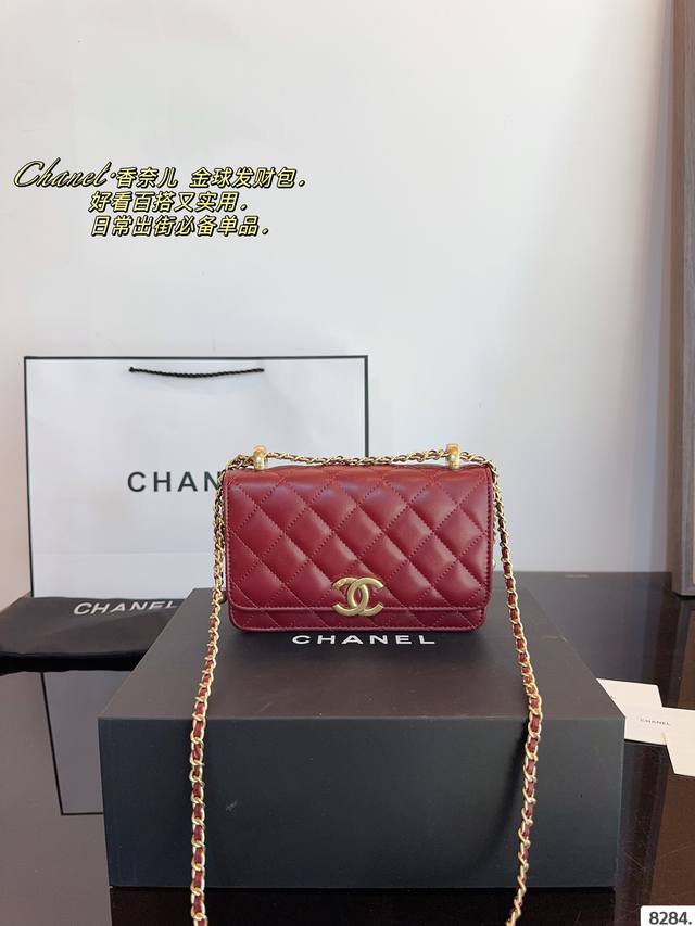 配礼盒. Chanel 香奈儿 Woc发财包. 轻松演绎复古时髦 包型挺阔，简约而不简单不需要过多的装饰，日常搭配西装和t恤，就能将高级感体现的淋漓尽致！尺寸：