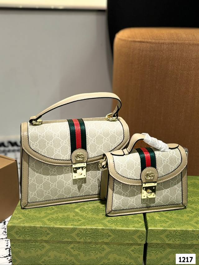 配礼盒 酷奇ophidia系列最新款，官网款颜值与实用兼备，容量妥妥的，内里带夹层，手提，斜跨都ok，确实是一款很淑女的包包，能装结实，上班通勤多合适鸭，姐妹们