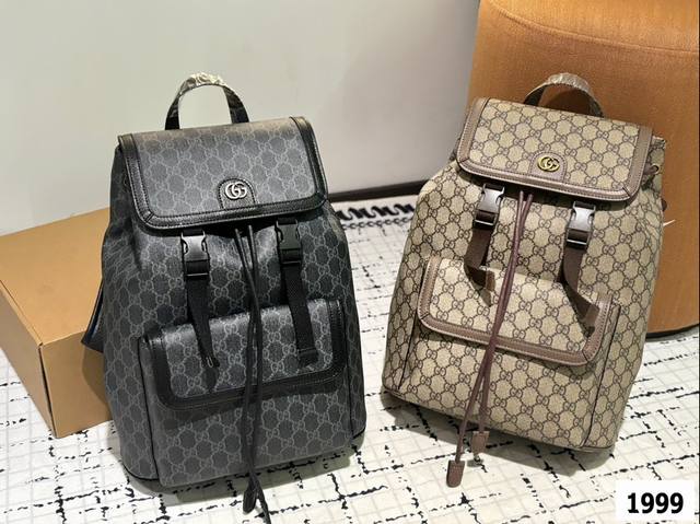尺寸29.37 酷奇 双肩包 Gucci 其实我觉得双肩包对于男生很实用，可以放电脑、放相机，去健身都可以。又找出了之前用的方巾，直接对折带上就有 些y2K的感