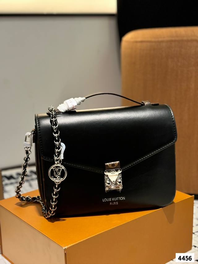 礼盒 新款lv邮差 新鲜出炉 完美尺寸的lv邮差包来啦 使用率超级高！ 尺寸：25 18