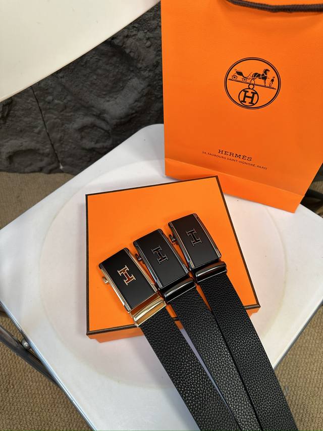 升级版 爱马仕！ ！高版本！ 腰带 嘿哈 原单牛皮皮带～热门款 皮带里面最火的啦～质量很好 全套包装！五金绝对不褪色 皮带头和专柜一样的哦～ 配礼盒手提袋发票