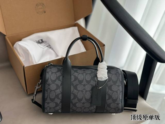 蔻驰男女通用款gotham24枕头包同款当货号ca186 Coa**新款男士经典标志帆布纹gotham 24号行李包 驴家24号平替枕头包，男女通用款，可做情侣