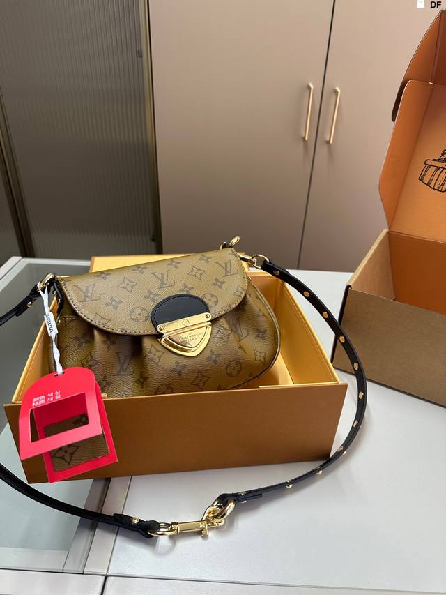 Lv Sunset Vibe元宝包 又甜又酷 一整个爱住 百搭时尚 颜值超高 是每个潮酷女孩必入单品 Df尺寸25.7.16折叠盒飞机盒