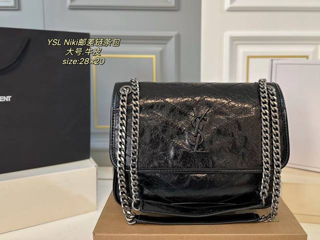 大号 牛皮 折叠盒飞机盒 Size： 28×20大号 Ysl圣罗兰niki 邮差链条包 版型经典，颜值耐看容量非常nice 除了斜挎和单肩，也可以流浪背 做气质