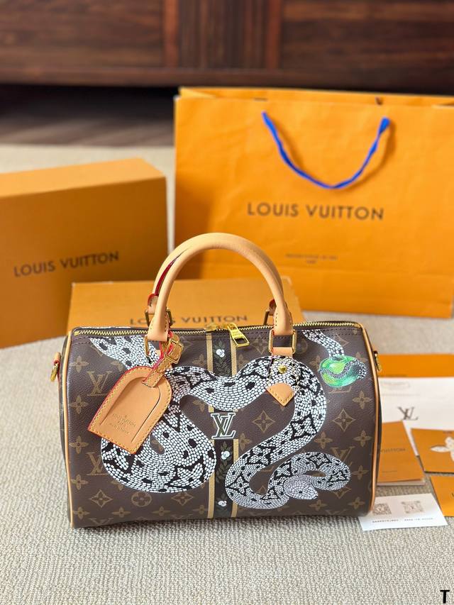 Lv 限量款 Keepall 30旅行袋 机场包 无论版型 内里和专柜毫无差别 真正原版复刻 内里可拆卸 火遍全球的爆款机场大包 机车女神包 明星同款 贵气而充
