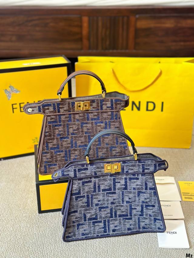 毛呢 Fendi渐变色 托特包 采用雪尼尔绒材质，比较温暖 尺寸27 20Cm