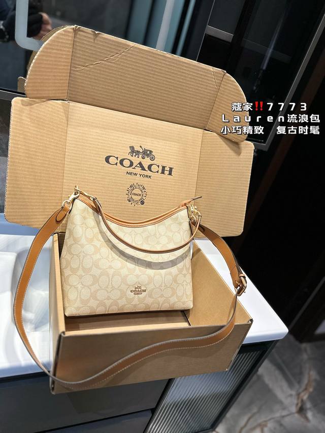 礼盒包装 蔻驰 Laurel 流浪包 质感很高级 容量超级大也很耐用 日常出街背它回头率百分百 就是这种随性慵懒感尺寸29.24