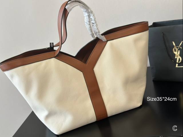 刘雯rose又背圣罗兰ysl包包啦 24秋冬新款 上身简直不要太好看 尺寸35*24Cm