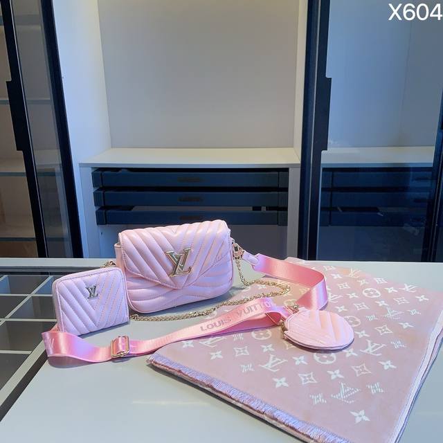 组合上新 全新系列组合x604 Lv波浪包+Lv围巾+Lv钱包 尺寸 波浪包：21*14*5 钱包：11*10 产品介绍 Lv新款粉色组合lv专柜爆款wave波