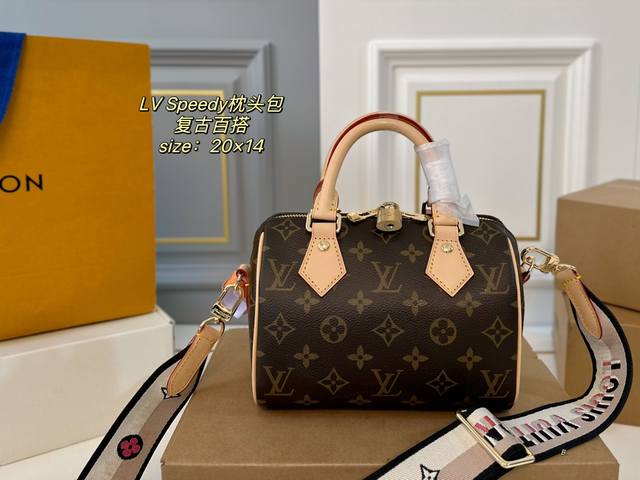 折叠盒 Size：20×14 Lv 路易威登speedy波士顿枕头包 经典重现，轻便又时尚～ 肩带调节，可手提，可拆卸！ 浓浓复古风，时尚百搭，超级实用