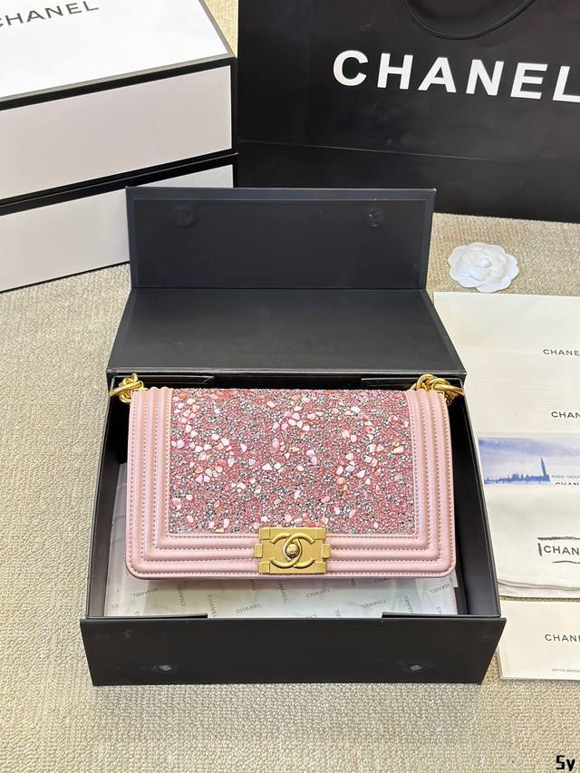 Chane Leboy新品菱格辣妈包 香奈儿 辣妈经典 集高端于一身 梦幻之作 Chanelleboy尽显女人气质 原版鎏金五金 版型超正手感柔软 走线非常的整