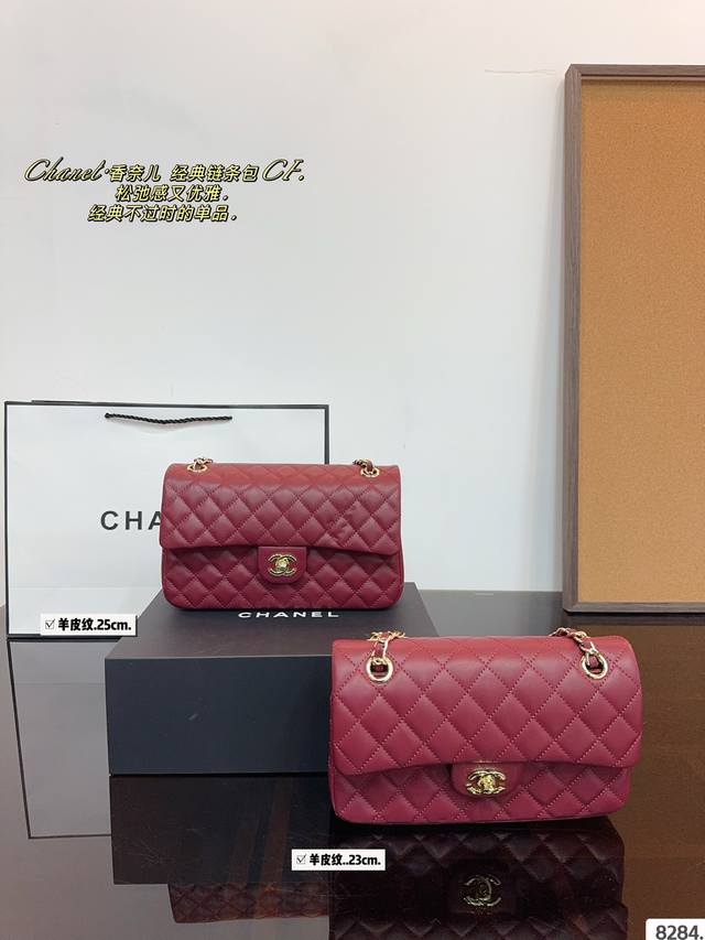 配礼盒. Chanelcf系列 Cf包香奈儿#精致女神推荐入手呦 美貌与实用并存 近年超盛行而小香这款做的超级棒 百搭休闲,职业,萌新等多种风格 材质是原版牛皮