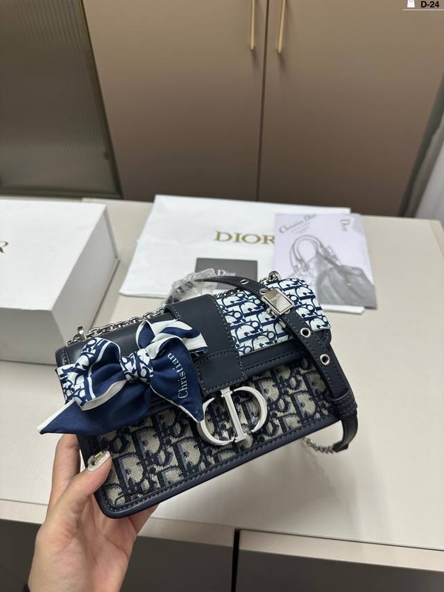 迪奥 蒙田包 Dior 经典款不易过时 款式简约大方，凹造型必备 方正的包型，复古与现代碰撞 D-24尺寸22.7.11折叠盒