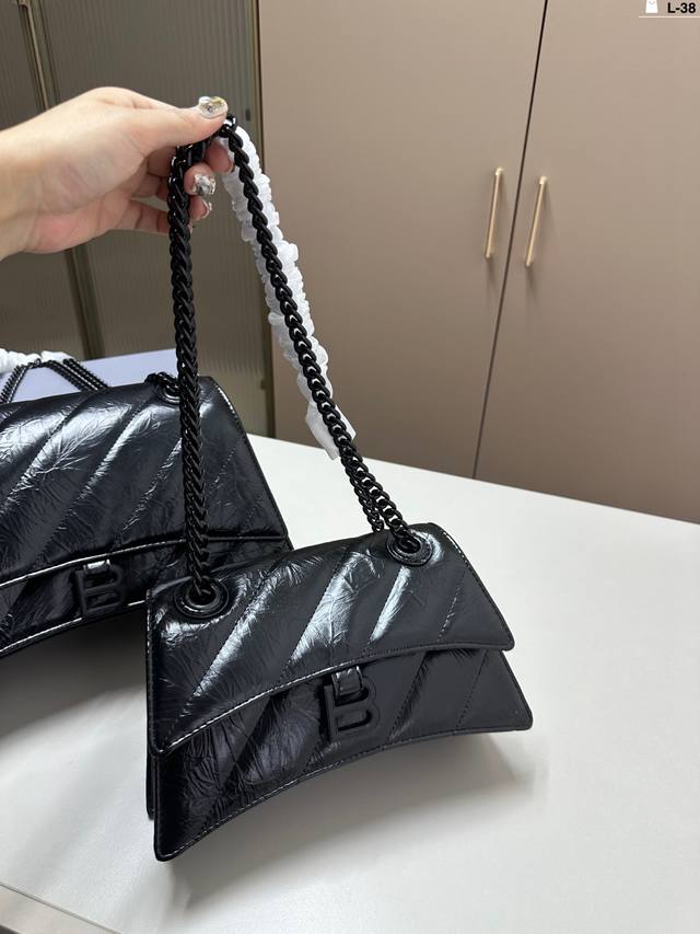 小 巴黎世家沙漏包 真的超养眼！Crush沙漏包 L-38尺寸30×16 25×14折叠盒