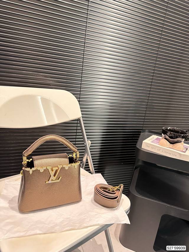 Lvcapucines 贵妇包 超繁琐制作工序，女王范儿必备，经典大logo设计，结合monogram经典小花元素简洁大气，尺寸合理、容量ok，可手提可单肩，