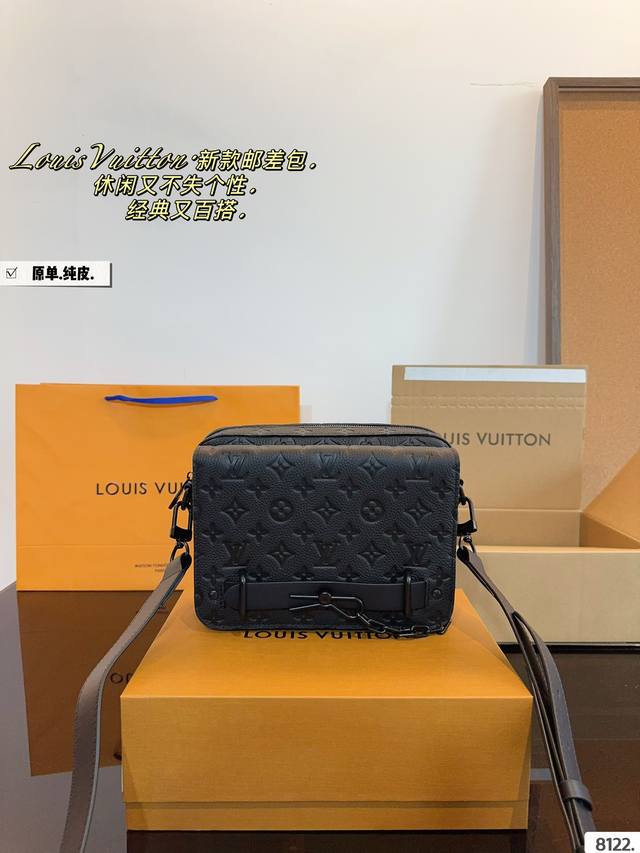 配礼盒 男生必入超经典lvoutdoor系列单肩包 测评 又是一期louis Vuitton男包推荐真的很精彩 很多男包除了男生喜欢 今天推荐的这只outdoo