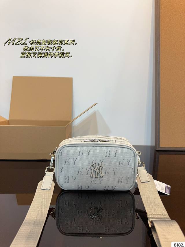 Mlb 相机包 斜挎包. 又美又a的 肩带可调节. 容量也非常可以 Mlb更加适合春夏 很是清爽!尺寸:20*6*12Cm Mlb 相机包 斜挎包. 又美又a的 肩带可调节. 容量也非常可以 Mlb更加适合春夏 很是清爽!尺寸:20*6*12Cm