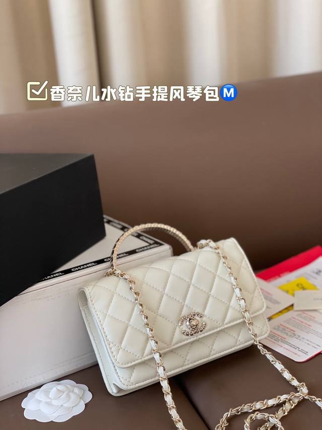 全套包装 小香新品手柄是带水钻的，风琴woc质量特别好，闪闪的 尺寸19*12