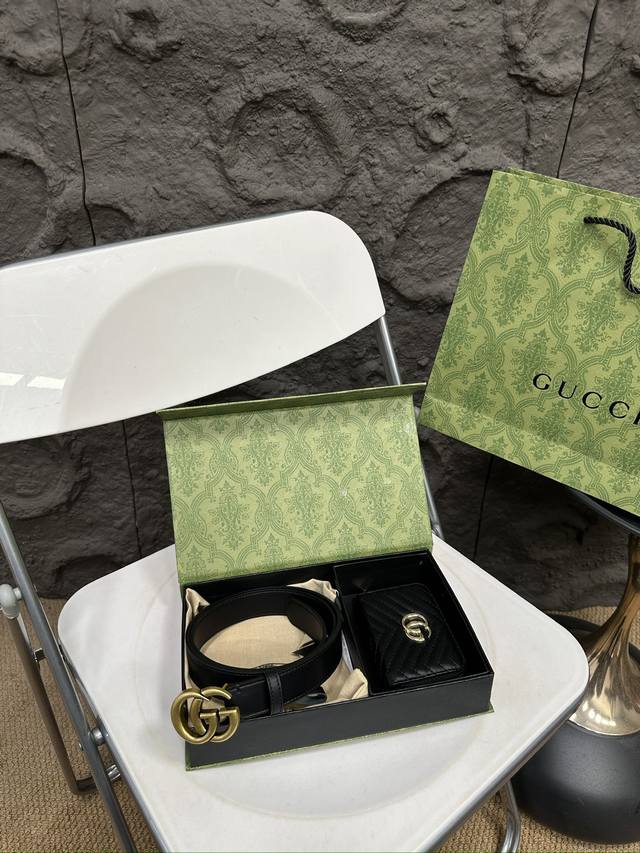 升级版 酷奇gucci！ ！高版本！零钱卡包 腰带 嘿哈 原单牛皮皮带～热门款 皮带里面最火的啦～质量很好 全套包装！五金绝对不褪色 皮带头和专柜一样的哦～ 配