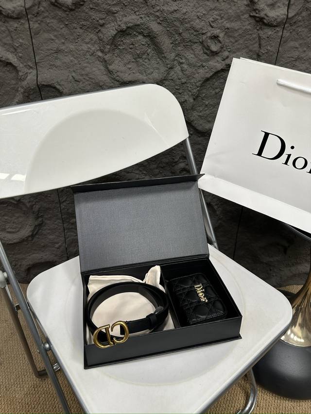升级版 迪奥dior！ ！高版本！零钱卡包 腰带 嘿哈 原单牛皮皮带～热门款 皮带里面最火的啦～质量很好 全套包装！五金绝对不褪色 皮带头和专柜一样的哦～ 配礼