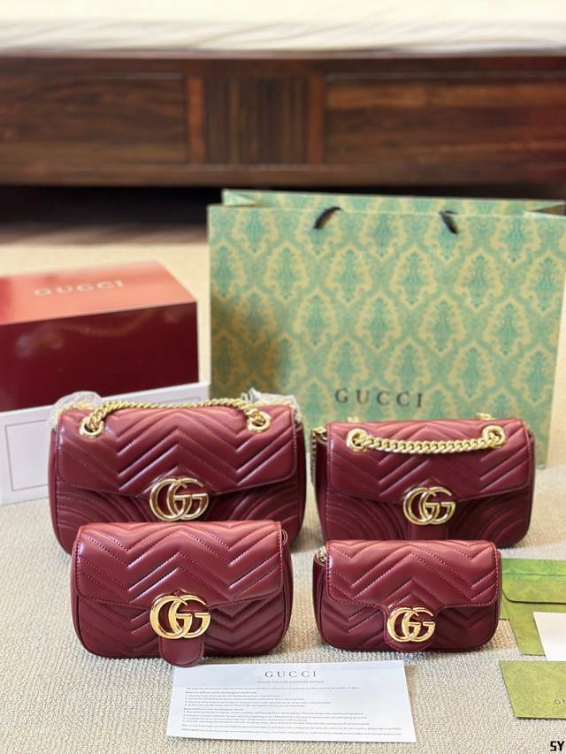 Gucci是懂色彩的 安卡拉红色 这次的新款ancora红尊嘟好喜欢 车厘子的颜色搭配玫瑰金色的双g Logo 喜欢复古的以及低饱和度色彩的宝宝-定要入手 26