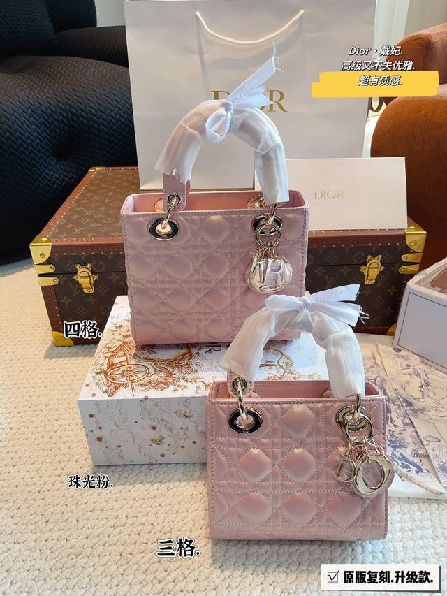 配飞机折叠包装. 迪奥戴妃，Dior高端品质，可随意对比专柜细节，独家出货，高版本第一批定制爆款 与专柜一样哦！磨砂品质 现货在售实拍图一组，我们的版本看实拍