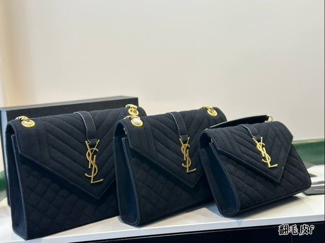全套包装 Ysl包 Envelope信封包实拍图 今天给大家更新的是envelope包身信封设计，搭配金色or银色链条简约时尚。方正的包型，透露出成熟气质，适合
