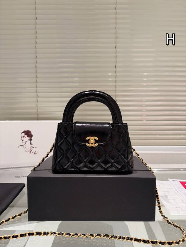Size：19*12Cm 配礼盒 小香家chanel 香奈儿23K Kelly 最美的23K，太好看了想要马上滴滴sa的冲动 毛呢新包真的超香哦！