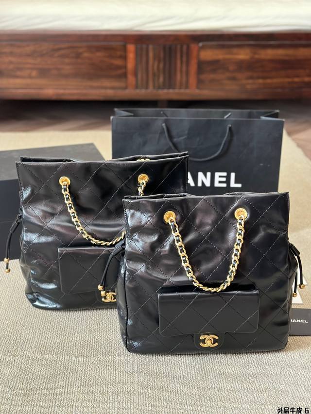 头层牛皮 Chanel 托特包 慵懒随性又好背 上身满满的惊喜 高级慵懒又随性 彻底心动的一只 Size：大号35 35Cm 小号30 30Cm