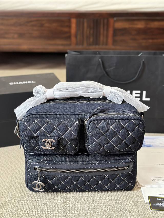 牛仔 独家！找到同款算我输！香奶奶斜挎包 香奈儿牛仔斜挎包 任何搭配都能够轻松驾驭 低调有质感 容量也很可 尺寸32 30Cm