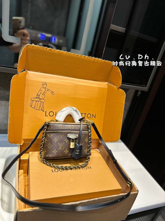 礼盒包装 Lv新品化妆包 真的是太好看了!很小巧精致,放遥遥领先宽度刚刚好,再大一点的手机应该也可以,太适合春夏了!老花搭什么衣服都好看!好看好看好看!喜欢的姐 礼盒包装 Lv新品化妆包 真的是太好看了!很小巧精致,放遥遥领先宽度刚刚好,再大一点的手机应该也可以,太适合春夏了!老花搭什么衣服都好看!好看好看好看!喜欢的姐