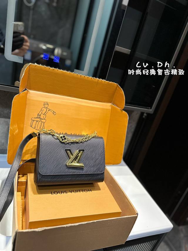 礼盒包装 Lv Twist新款包包 复古优雅 永远的经典 正式休闲皆可 日常通勤无压力 尺寸:23 16 礼盒包装 Lv Twist新款包包 复古优雅 永远的经典 正式休闲皆可 日常通勤无压力 尺寸:23 16