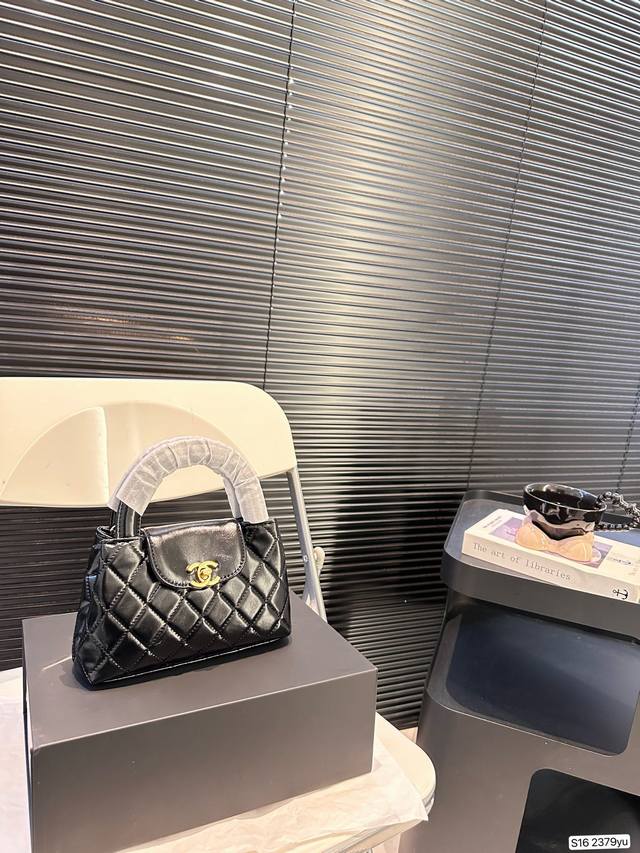配折叠盒子 23Ss香奈儿手提包 上身太好看了，爱了爱了#Chanel23Ss # 尺寸19 12 货号2379Yu