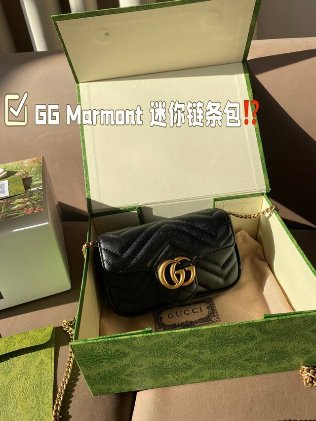 迷你 升级款 免税店包装 “牛皮版本 内里带专柜钢码” Gg Marmont 链条包 系列链带肩背包采用颇具结构感的柔软造型和超大号翻盖封口，配以双 G 金属配