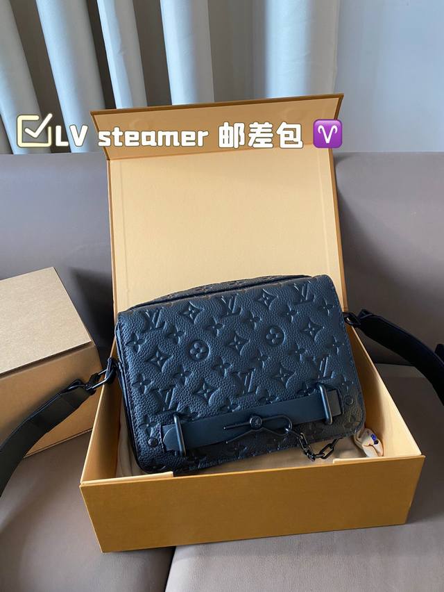 纯皮全套包装尺寸23.17 Lv Steamer 邮差包 向路易威登 Steamer 硬箱汲取链条和饰针元素。适宜尺寸可容纳出行所需,搭配拉链内袋和可调节皮质肩 纯皮全套包装尺寸23.17 Lv Steamer 邮差包 向路易威登 Steamer 硬箱汲取链条和饰针元素。适宜尺寸可容纳出行所需,搭配拉链内袋和可调节皮质肩