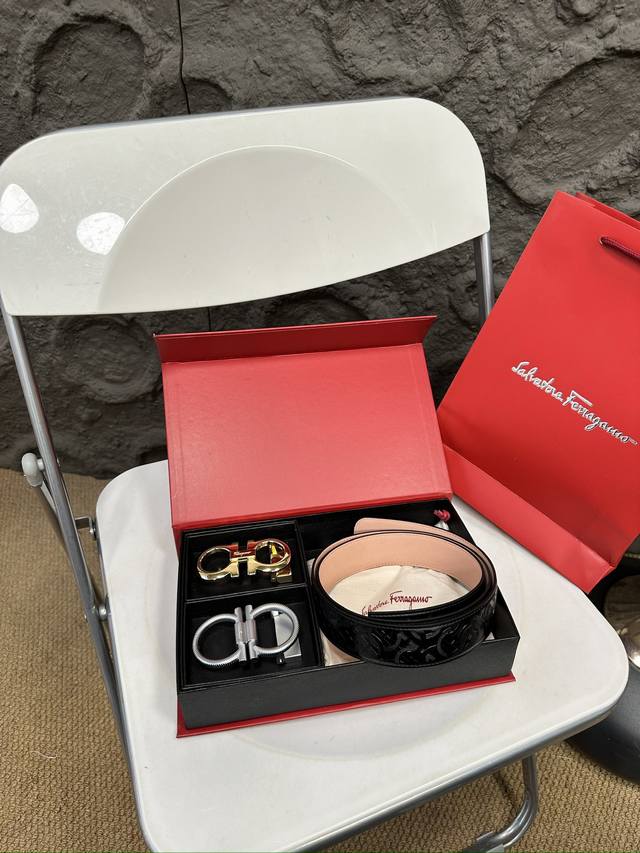 升级版 菲拉格慕！！ 高版本！双头 全钢头 腰带 嘿哈 原单牛皮全钢头皮带～热门款 皮带里面最火的啦～质量很好 全套包装！五金绝对不褪色 皮带头和专柜一样的哦～