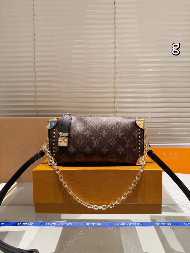 芯片版本 2025早春走秀款横款 小箱子 Lv Side Trunk 谷爱凌 盒子包 箱子包 25新款！是软软的小箱子 很多精致的小细节在里面 大 容量又实用又