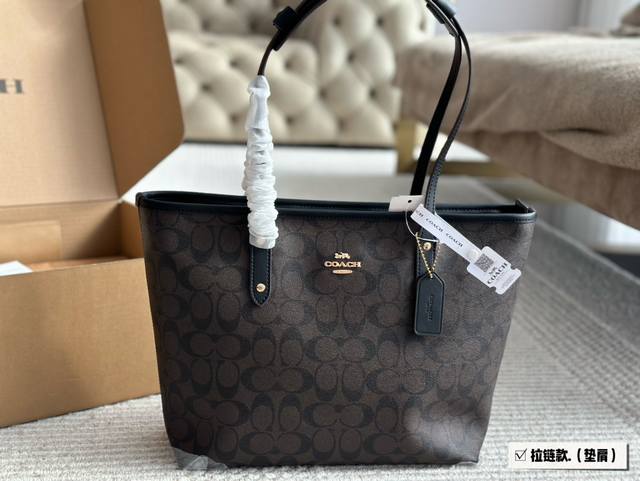 飞机盒 配礼品袋 垫肩款 Size：底宽30上宽40*高35 C家 单面拉链款托特包 购物袋 大爆款 分分钟断货！ 搭配不同衣服 一年四季都可以用！ 搜索coa