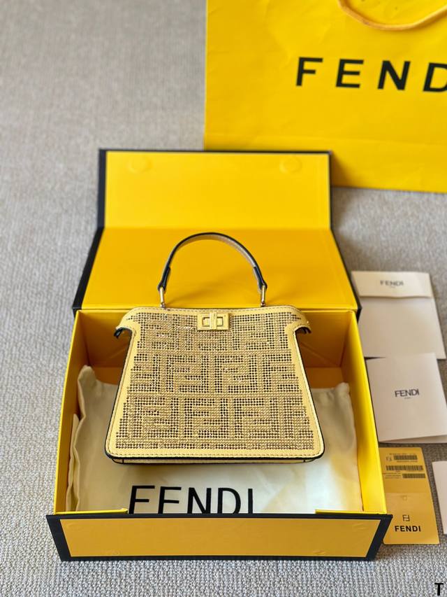 牛皮版本 芬迪 Peekaboo小猫包 日常通勤简直绝配 又酷又飒的奢华 可盐可甜 集美们冲它 尺寸21 18Cm