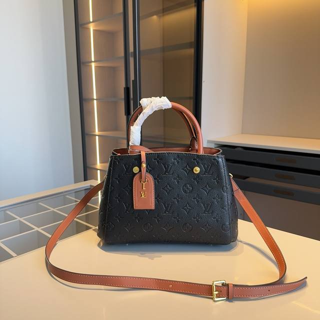 新品推荐 升级版超全10色lv专柜同款小压花系列蒙田包大压花～配长肩带可手提可肩背～永不过时！众多明星追捧的单品哦 原版面料五金 原单品质 Size：28*19
