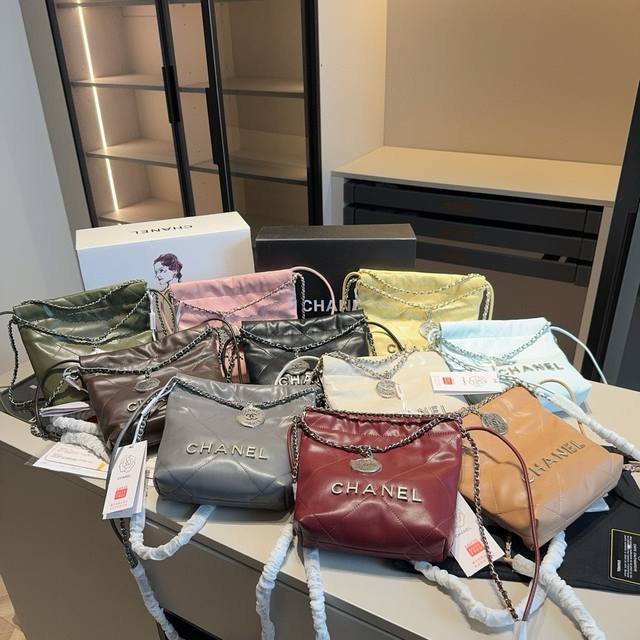 新品推荐 顶级货全套包装卡片超全10色 银色logochanel香奈儿专柜同款22Bag迷你垃圾袋小香原版哑光小羊皮面料哦！采用顶级复刻原版五金配件！经典log